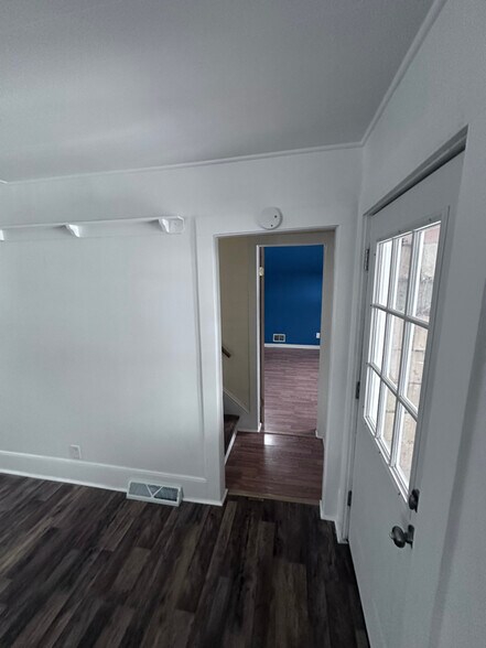 Building Photo - 477 E Martin St