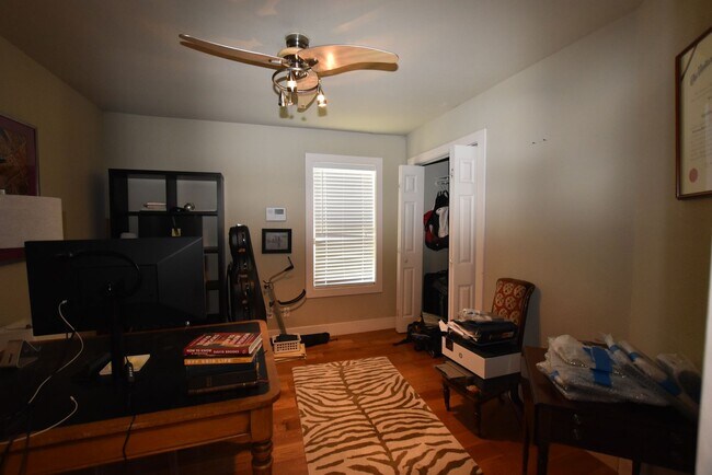 Building Photo - Charming Highland Village Home with Guest ...