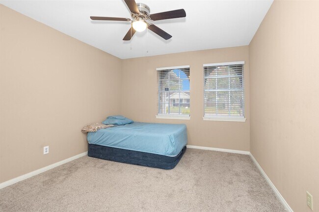 Building Photo - 16327 Green Shade Dr