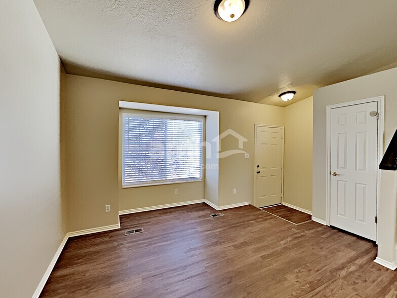 Building Photo - 515 W 150 S