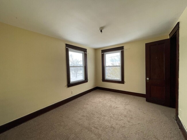 Building Photo - DREAM LOCATION !! LOOKS LIKE PRIVET ROAD !!!