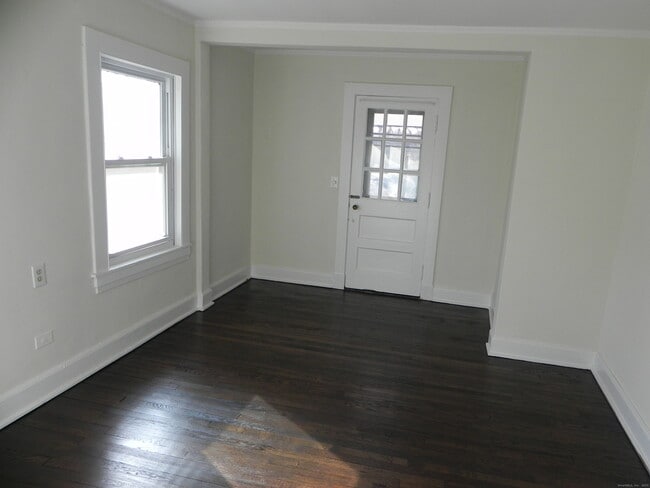 Building Photo - 186 Grasmere Ave