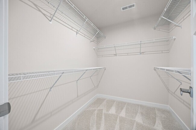 Building Photo - Like new 3-bed, 2.5 bath townhome in Cramerton Mills Parkway!