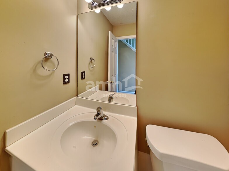 Building Photo - 5705 Wandering Vine Trl SE