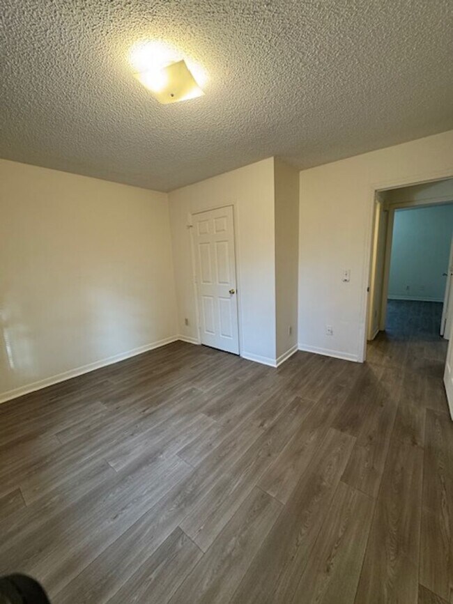 Building Photo - 310 Park Ave