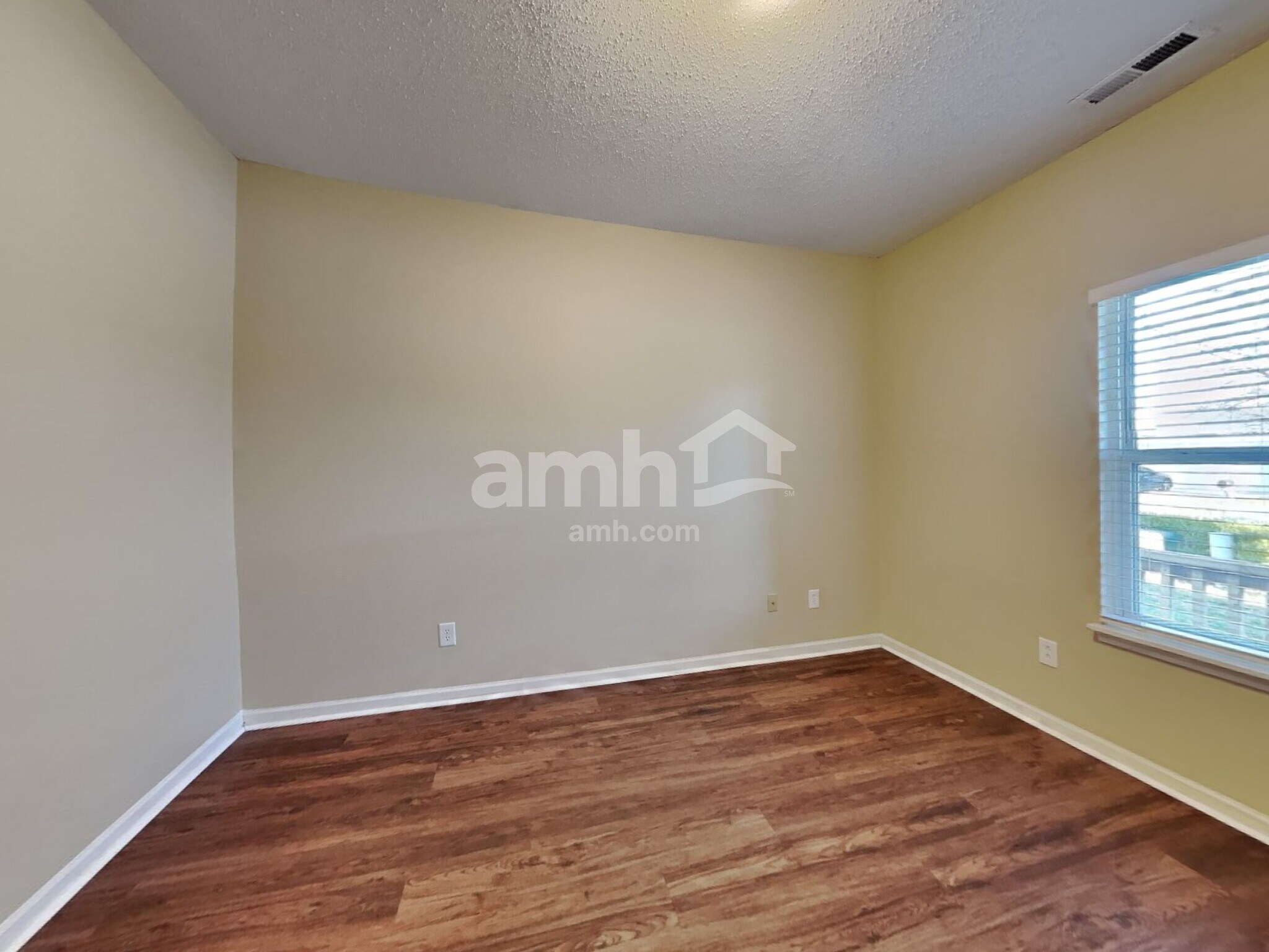 Building Photo - 9735 Thomas Ln