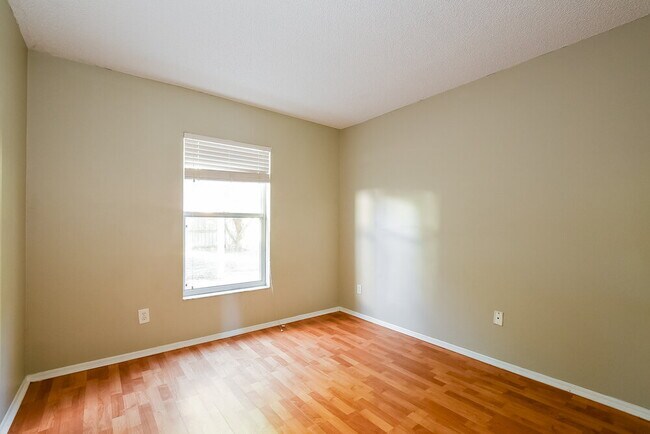 Building Photo - 10025 River Glen Ct