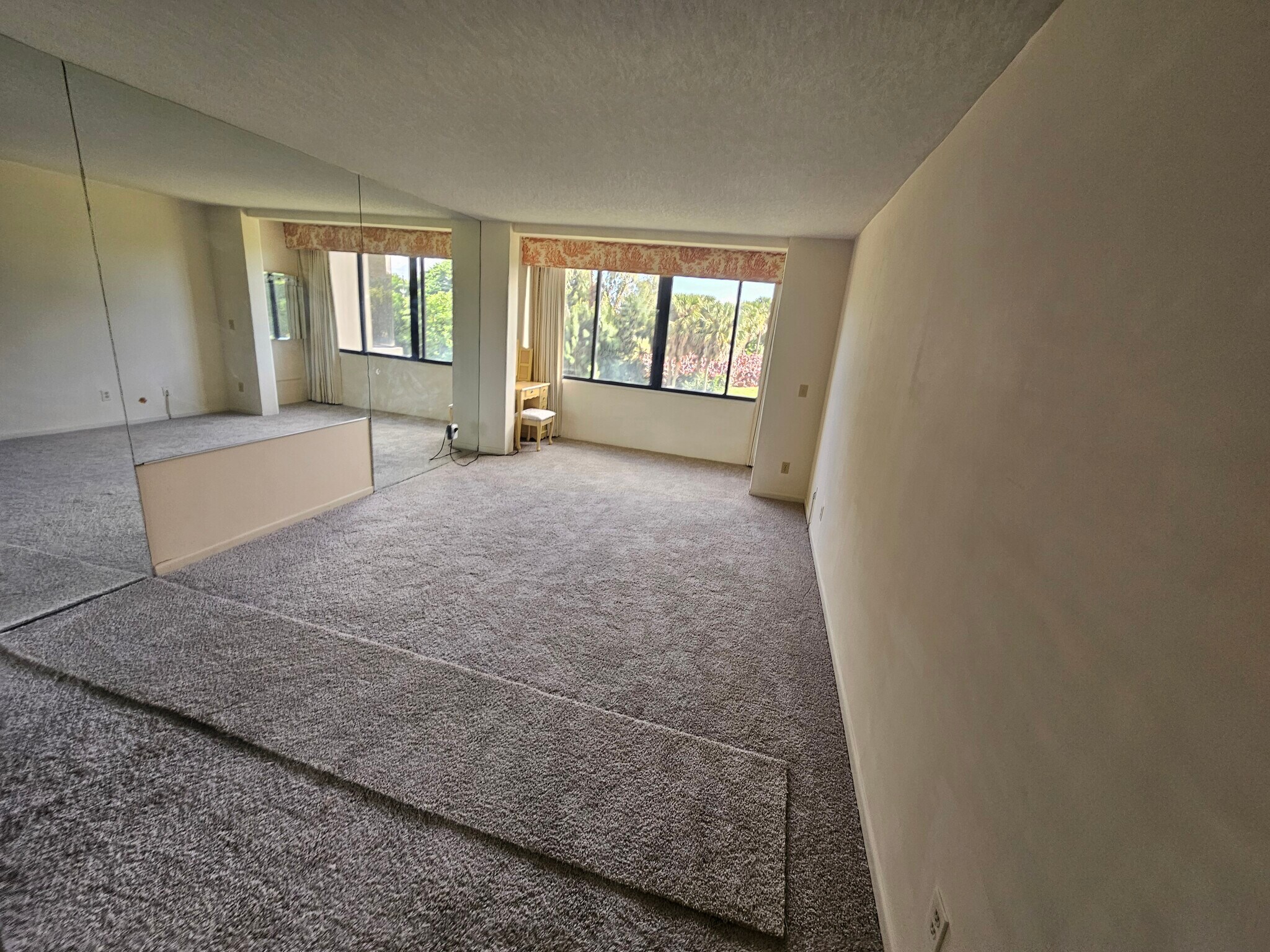 Building Photo - 4770 Fountains Dr S