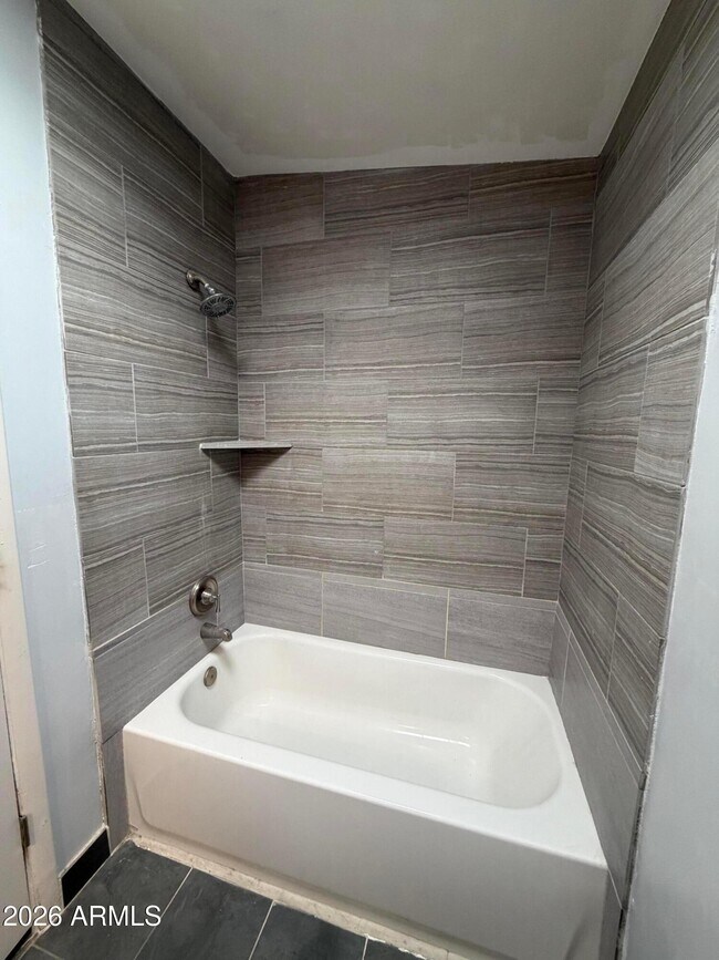 Building Photo - 717 E Granada Dr