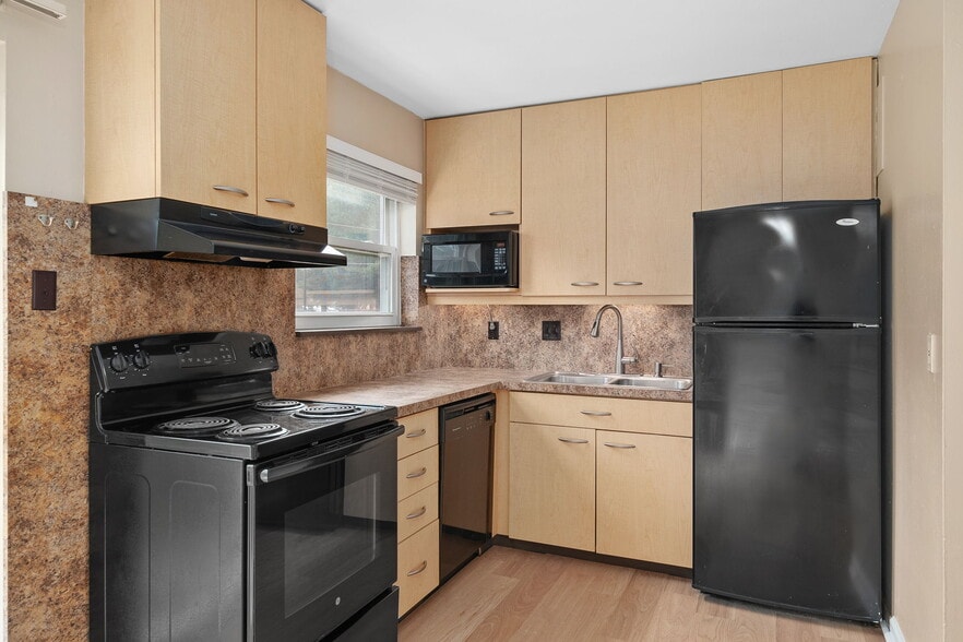 Building Photo - 447 Olian Dr