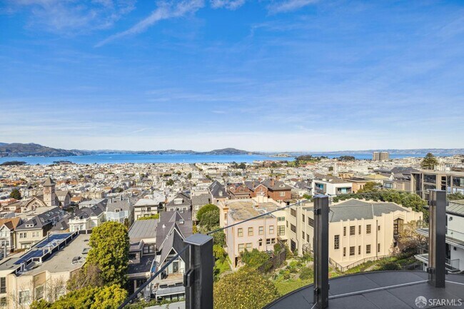 Building Photo - 2336 Broadway