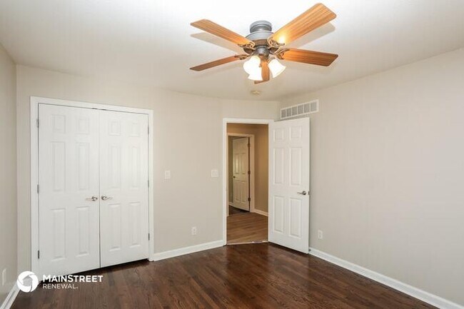 Building Photo - 410 N EUGENE FIELD RD, CLAYCOMO, MO 64119