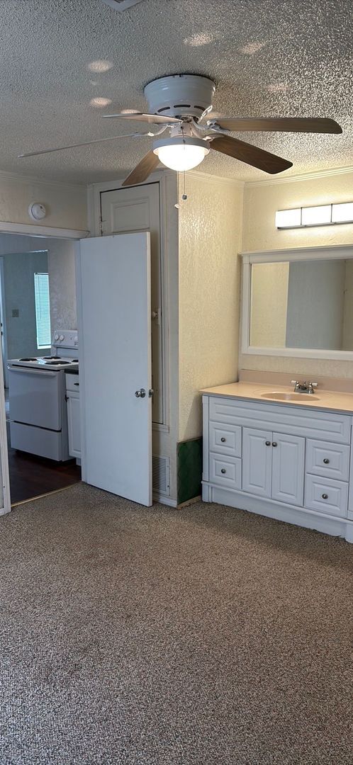 Building Photo - 1216 W James Ave