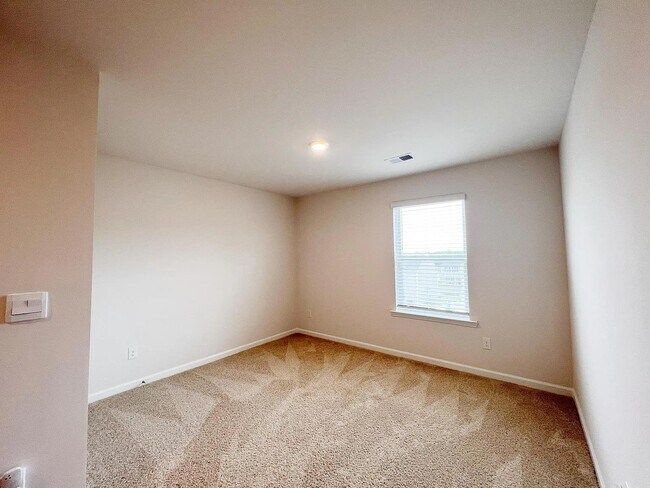 Building Photo - 125 Lily Pond Pl