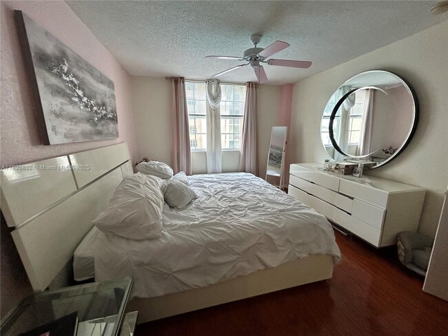 Building Photo - 1801 N Flagler Dr