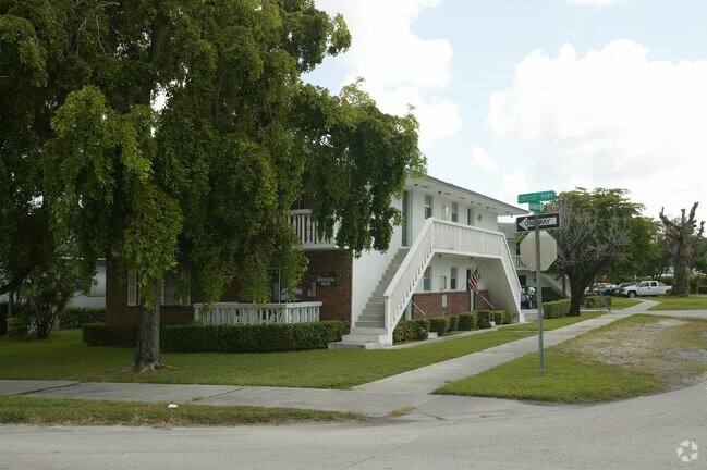 401 Crescent Dr. - Devonshire Apartments
