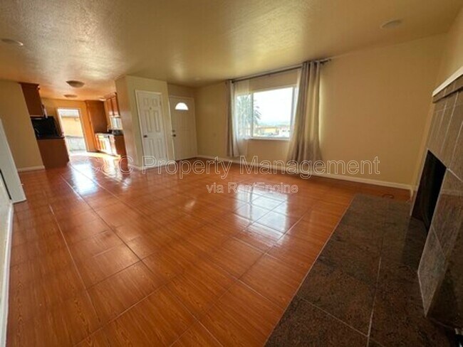 Building Photo - 1932 Lincoln St