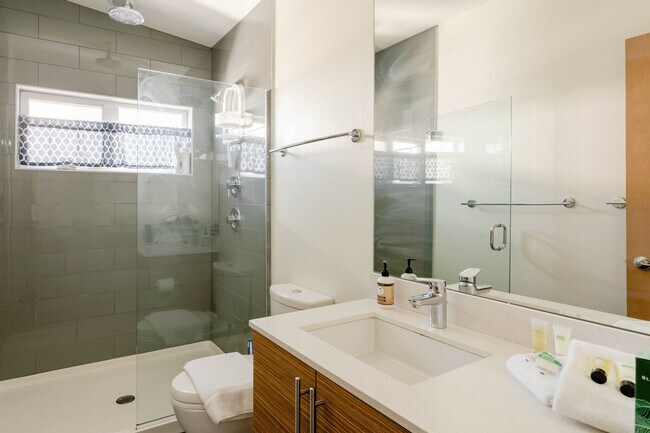 Building Photo - 3066 63rd Ave SW