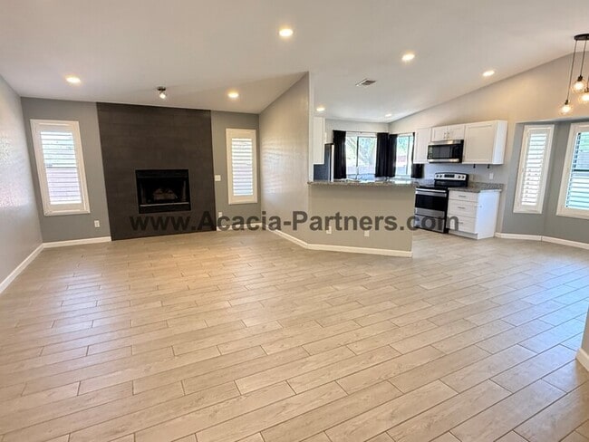 Building Photo - Three bedroom home with spacious great room