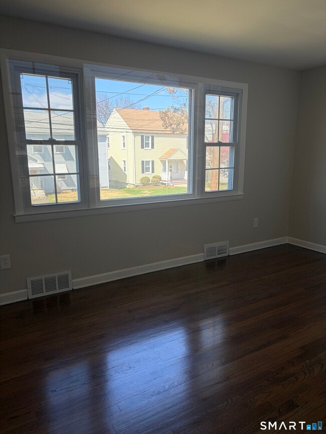 Building Photo - 123 Longview Ave