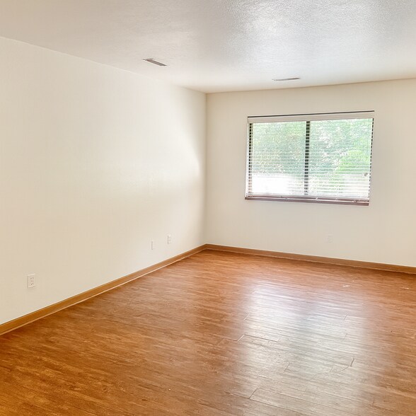 Building Photo - 818 Carrier Creek Blvd NE