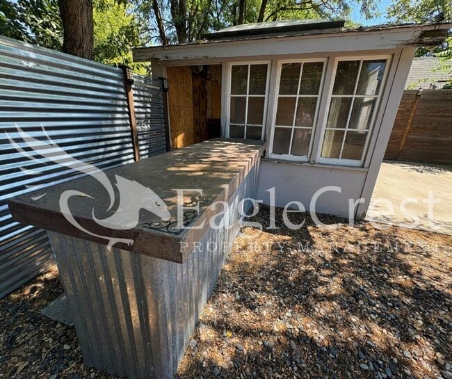 Building Photo - Beautifully Renovated Historic 3 Bedroom Home