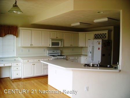 Building Photo - 3 br, 2.5 bath House - 110 Water's Edge Drive