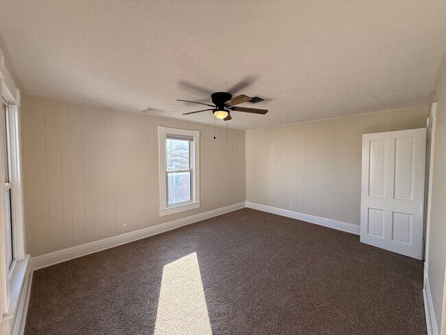 Building Photo - 750-752 E Wheeling St