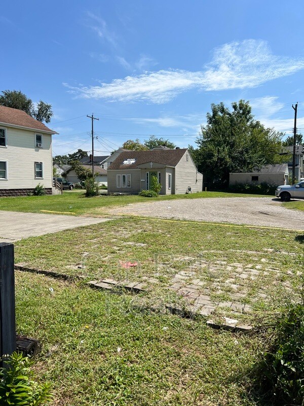 Building Photo - 1043 E 17th Ave