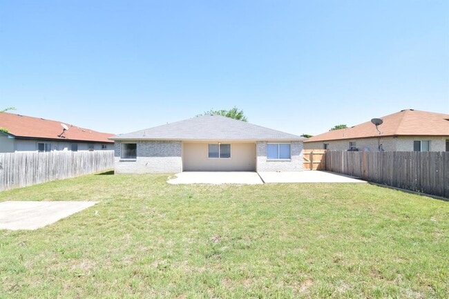 Building Photo - 1403 Saddle Dr