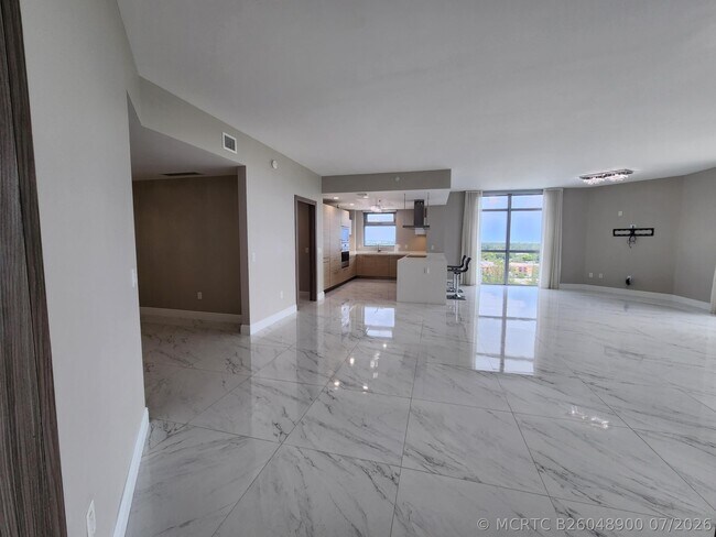 Building Photo - 17301 Biscayne Blvd