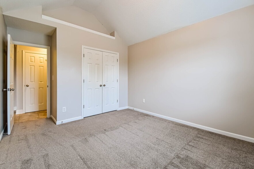 Building Photo - 10635 Misty Meadows Dr