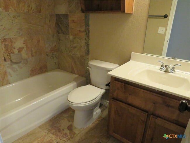 Building Photo - 402 Sladecek Dr