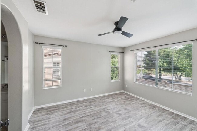Building Photo - 3 Bedroom 2.5 Bathroom townhouse