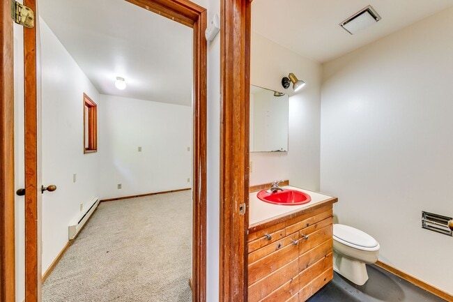 Building Photo - Private 3 Bedroom Home in the Woods