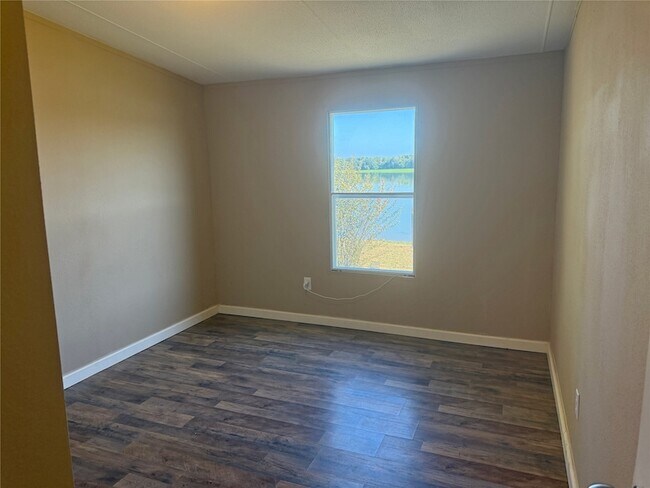 Building Photo - 14 Walnut Bend