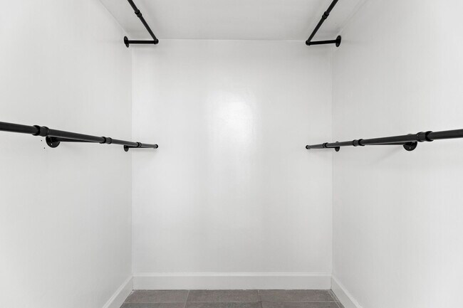 Building Photo - 1000 West Ave