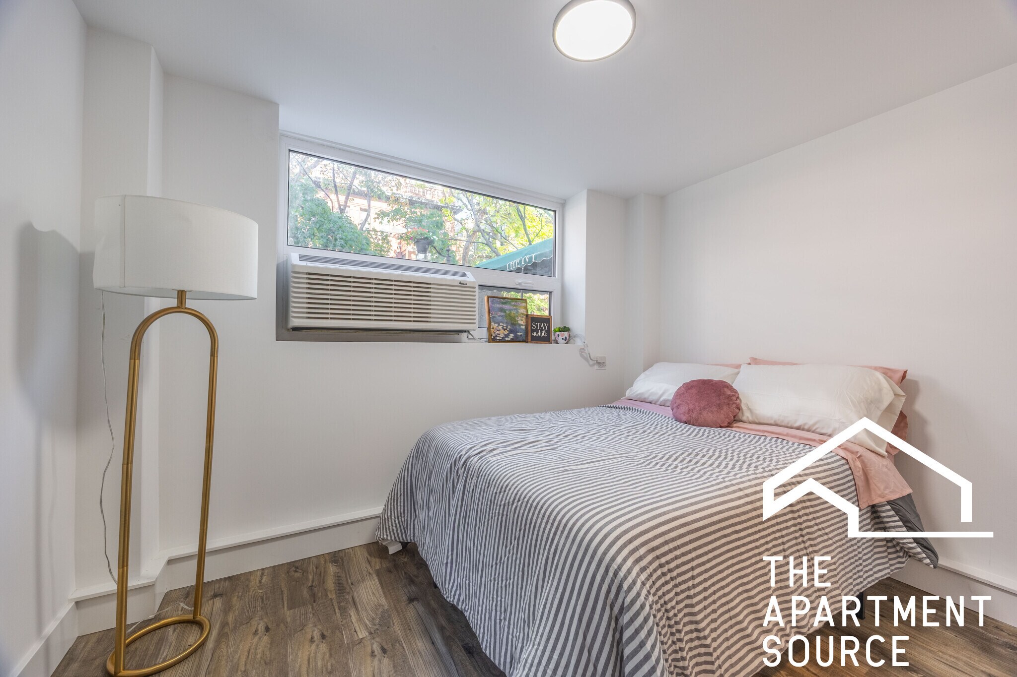 Building Photo - 941 W Carmen Ave