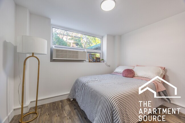 Building Photo - 941 W Carmen Ave