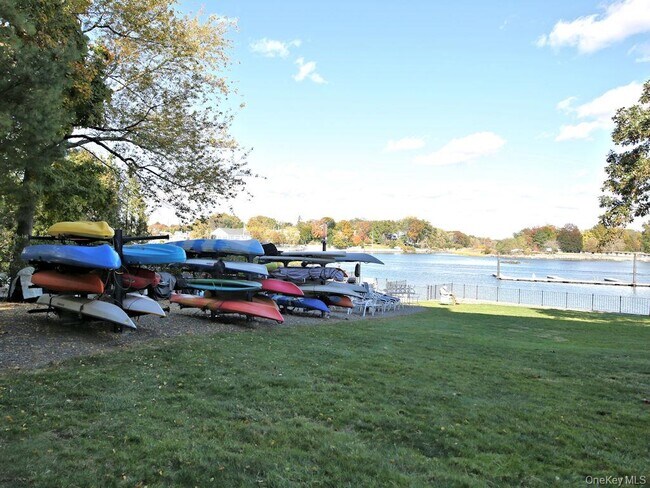 Building Photo - 490 Bleeker Ave