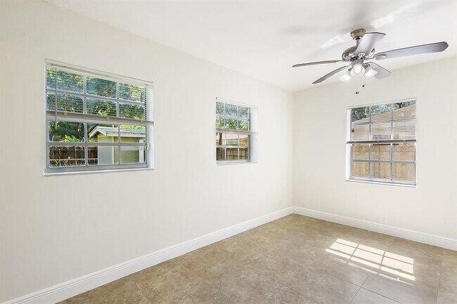 Building Photo - 1509 SW 32nd Ct