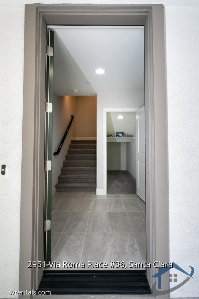 Building Photo - 2951 Via Roma Pl