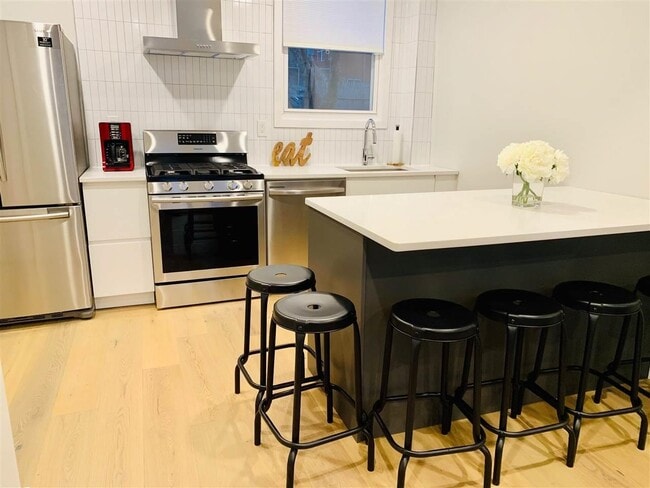 Building Photo - 77 Congress St