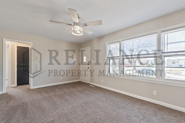 Building Photo - 1562 Floberta St