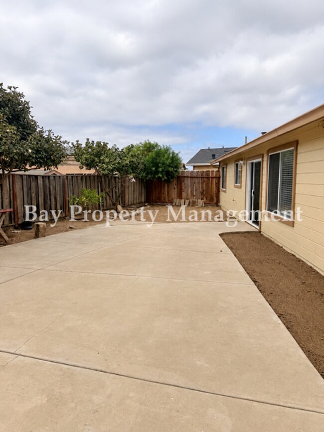 Building Photo - 1001 Highpoint Ct