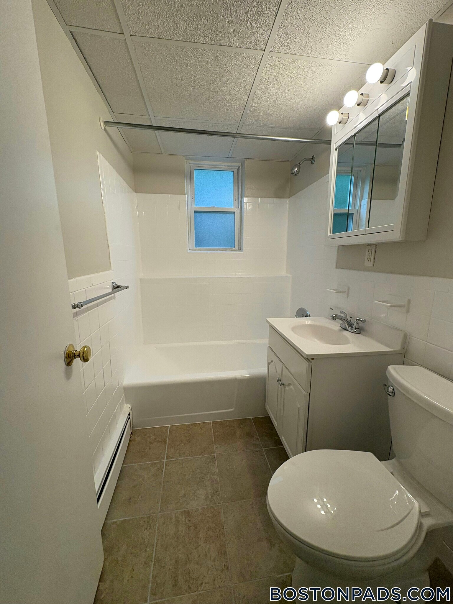 Building Photo - 13 River Dr