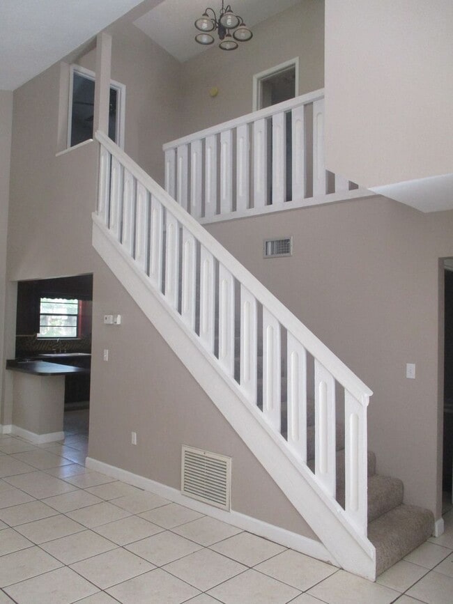 Building Photo - 3BR/2BA Home with Bonus/Game Room in Quiet Residential Neighborhood