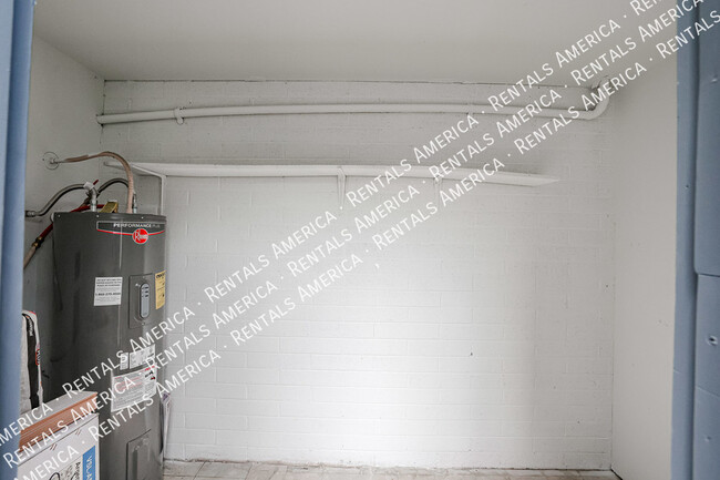 Building Photo - 5206 N 42nd Dr
