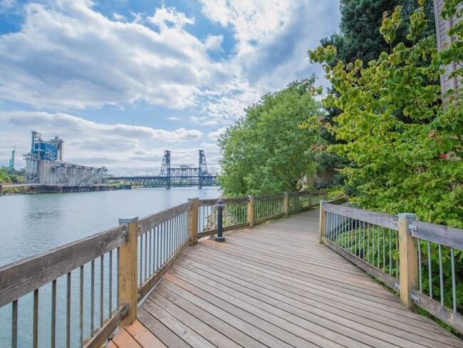 Building Photo - Spacious 1bd on River Front + A/C + W/D In Unit