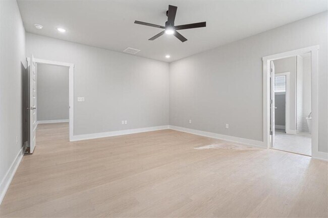 Building Photo - 6911 Orange Ave